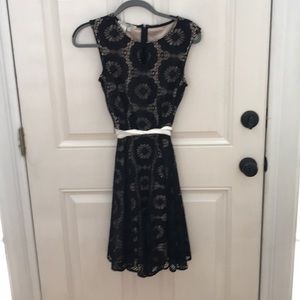 Maggy London lace dress. Women’s size 6. 👍
